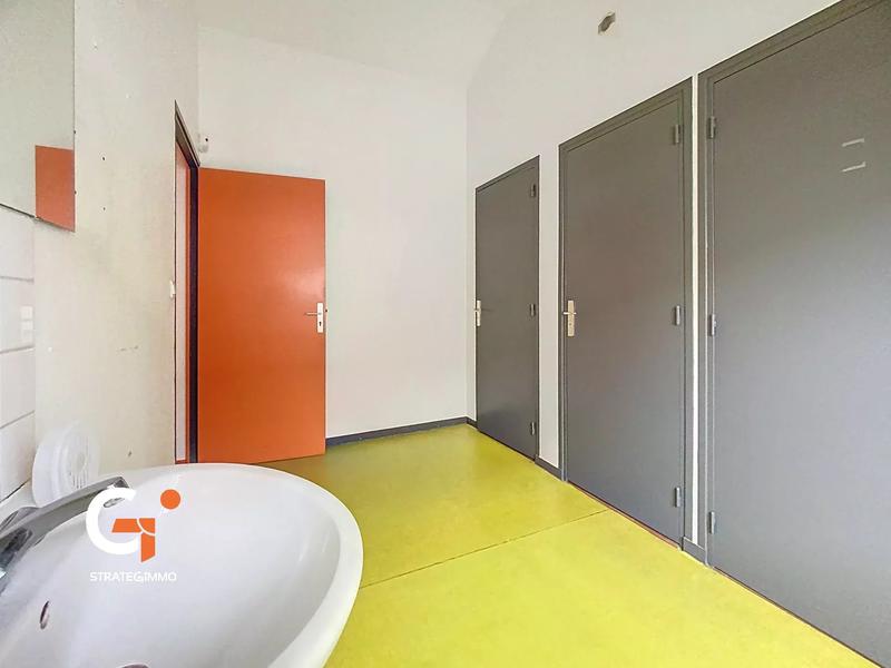 Local commercial - 238 m² - 9 pièces