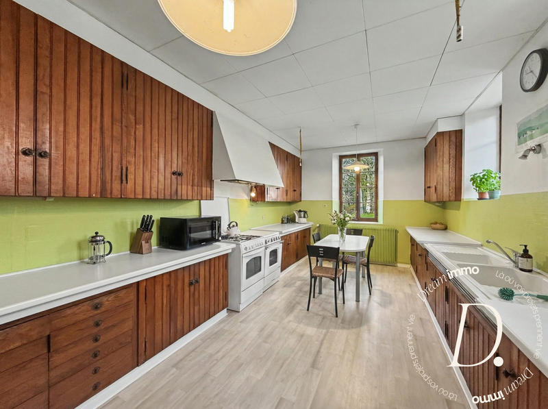 Maison - 420 m² - 11 pièces