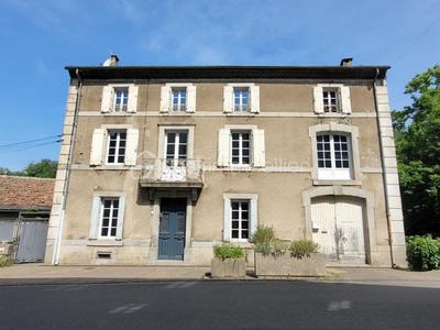 Maison - 304 m² - 11 pièces