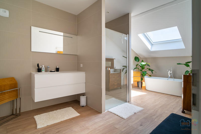 Maison traditionnelle - 291 m² - 8 pièces