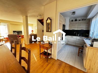 Maison - 111 m² - 5 pièces