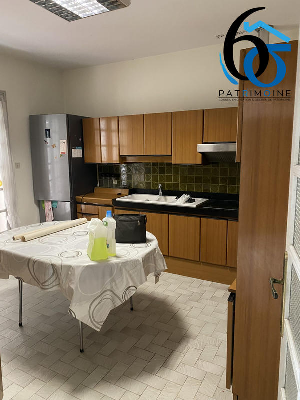 Maison - 218 m² - 7 pièces