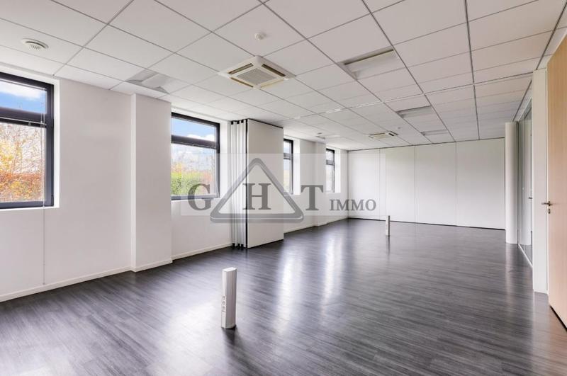 Entrepôt - 3 300 m²