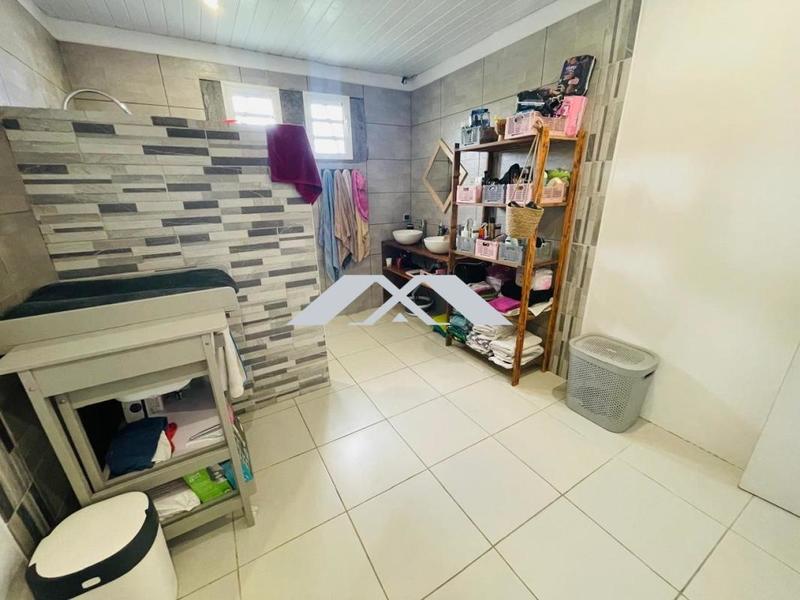 Maison - 230 m² - 7 pièces