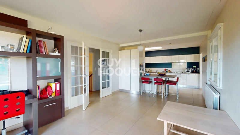 Maison - 226 m² - 9 pièces