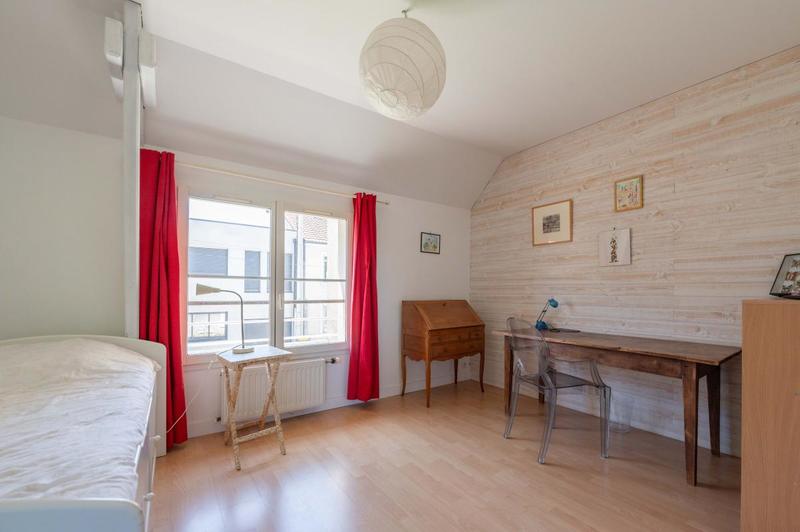 Maison - 235 m² - 8 pièces