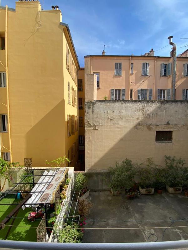 Studio - 15 m² - 1 pièce