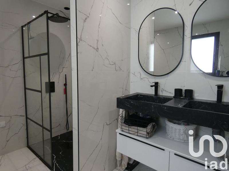 Maison - 198 m² - 8 pièces