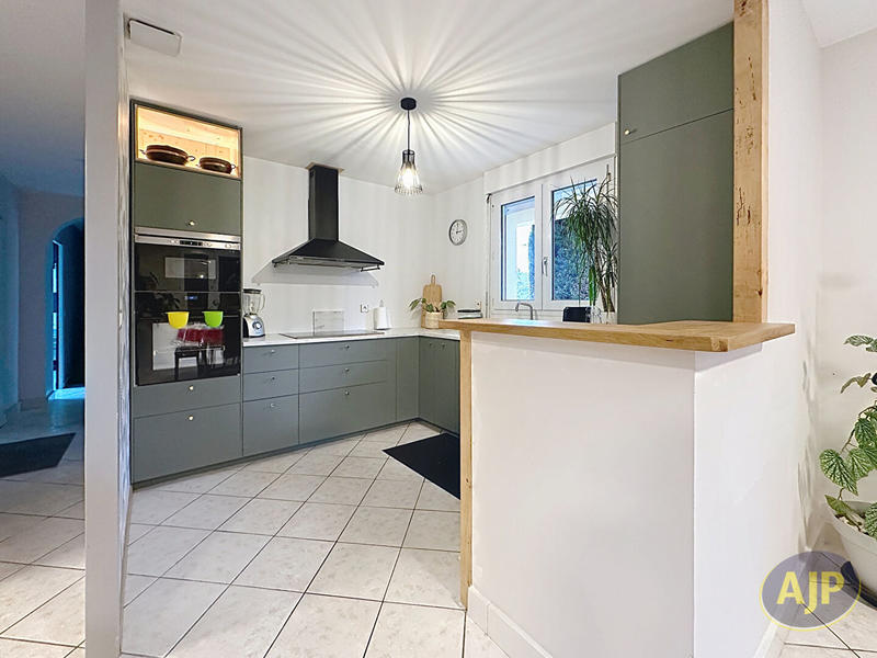 Maison - 143 m² - 6 pièces