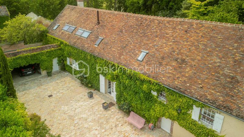 Demeure - 260 m² - 9 pièces