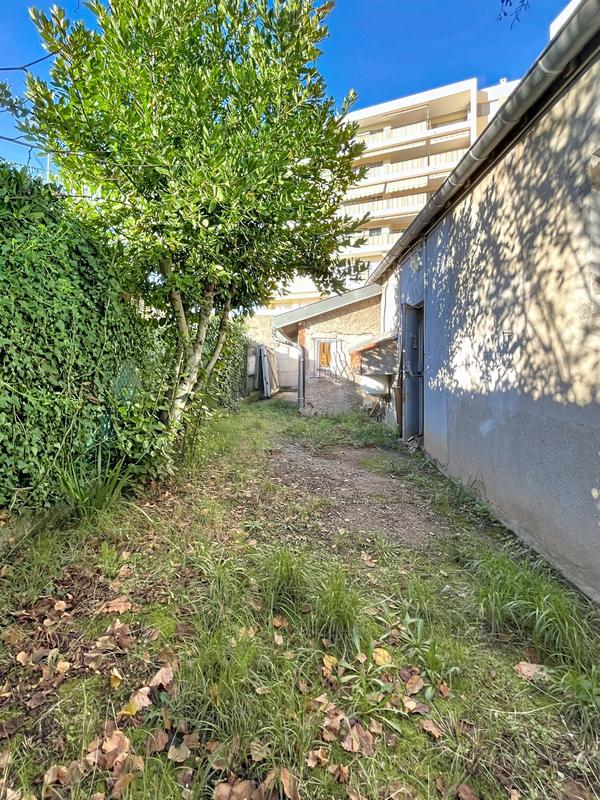 Local commercial - 248 m² - 7 pièces