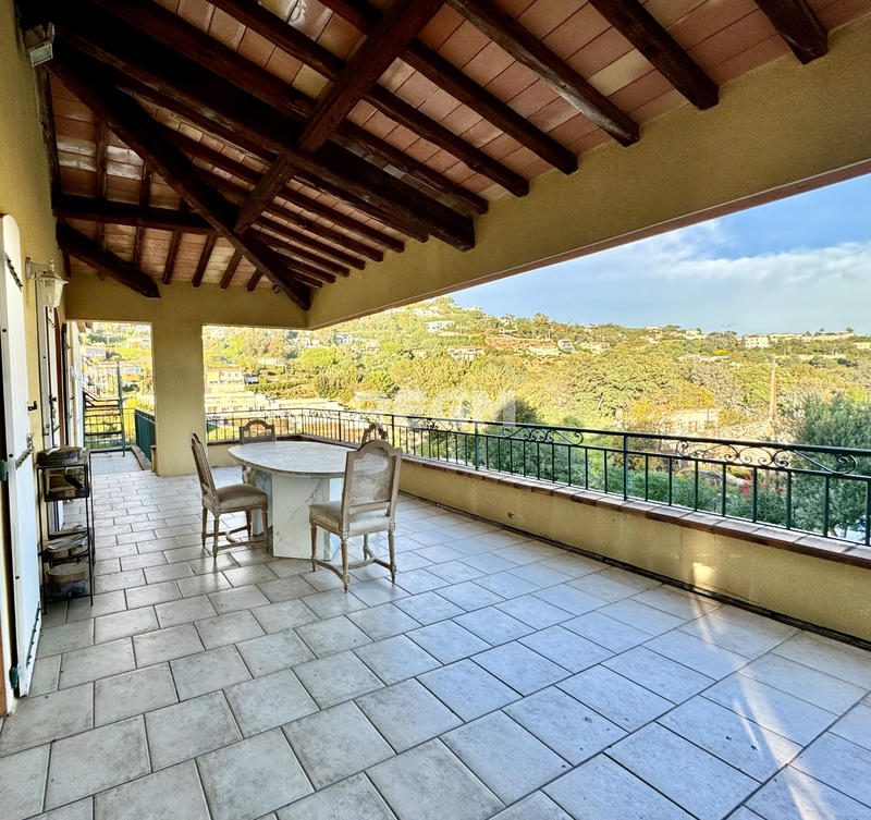 Villa - 332 m² - 7 pièces