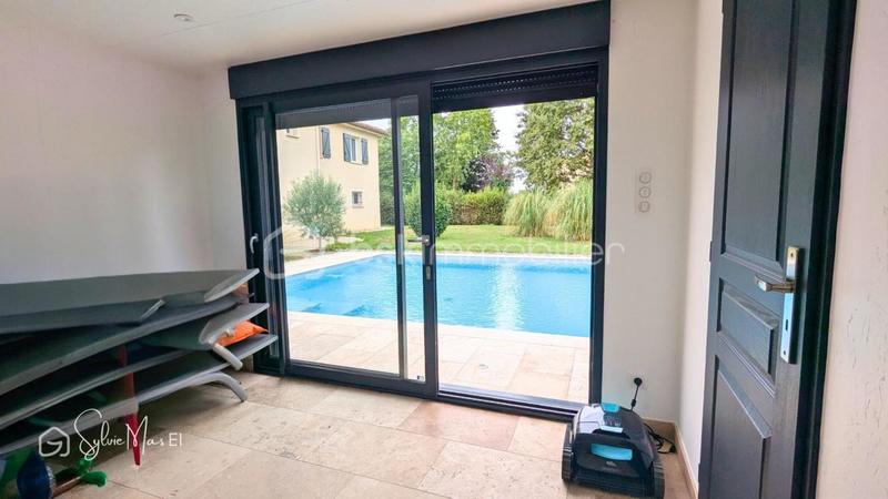 Maison - 220 m² - 8 pièces