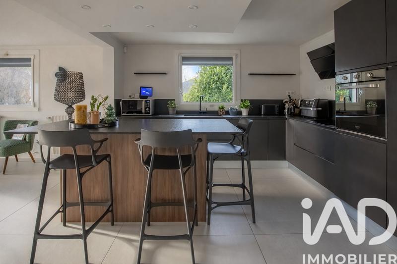 Maison - 243 m² - 9 pièces