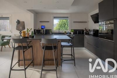 Maison - 243 m² - 9 pièces