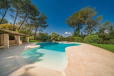 Maison - 540 m² - 10 pièces