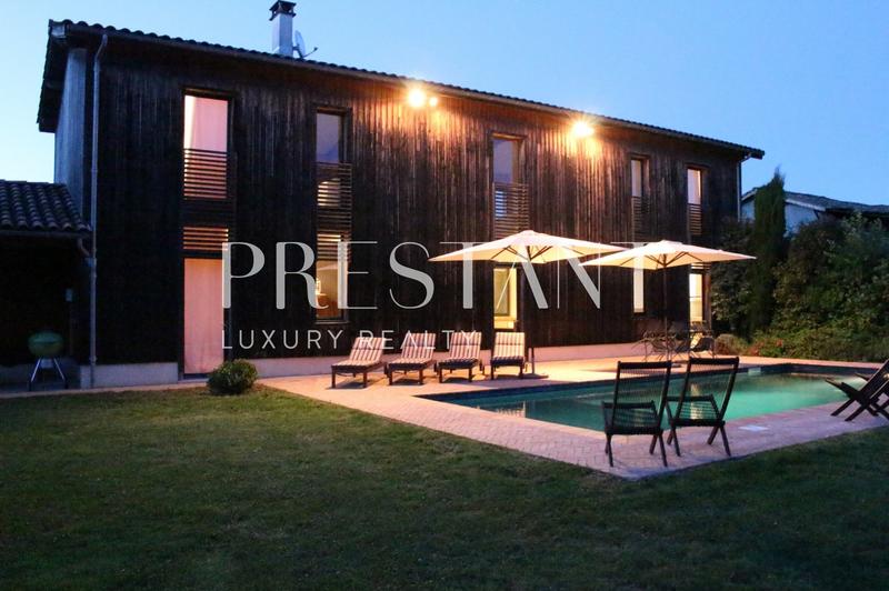 Maison - 421 m² - 10 pièces