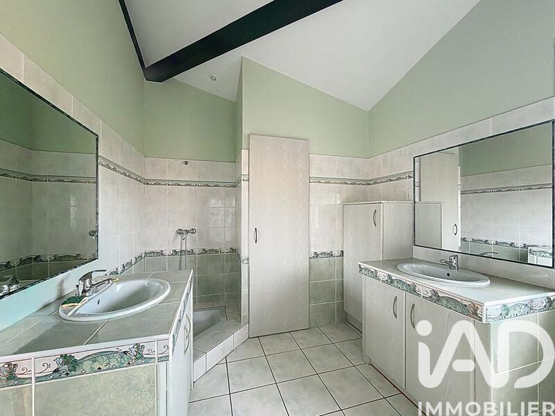 Maison - 263 m² - 9 pièces