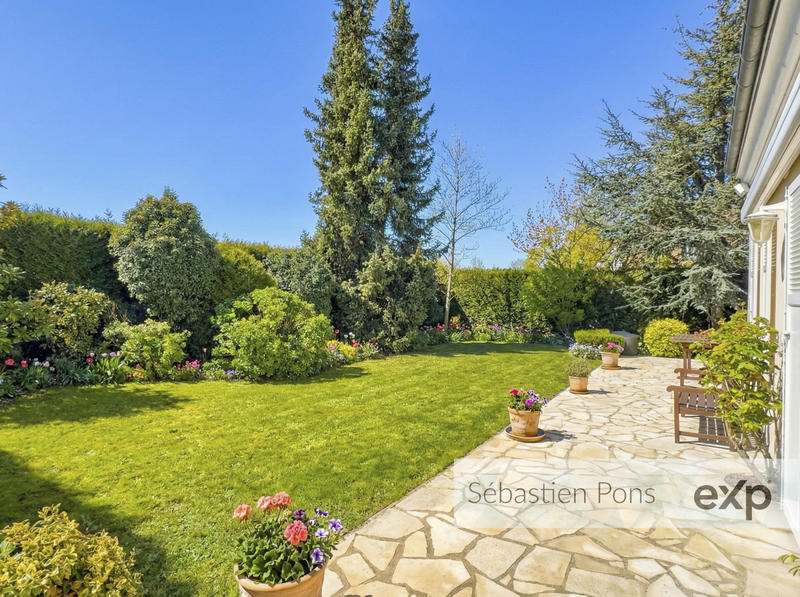 Maison - 250 m² - 8 pièces