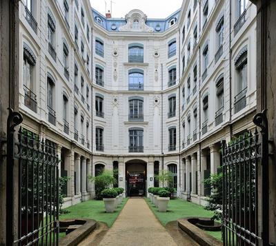 Bureau - 150 m² - 6 pièces