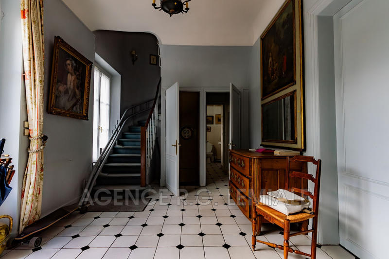 Maison - 300 m² - 12 pièces