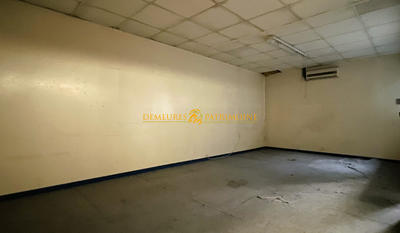 Local commercial - 1 220 m²