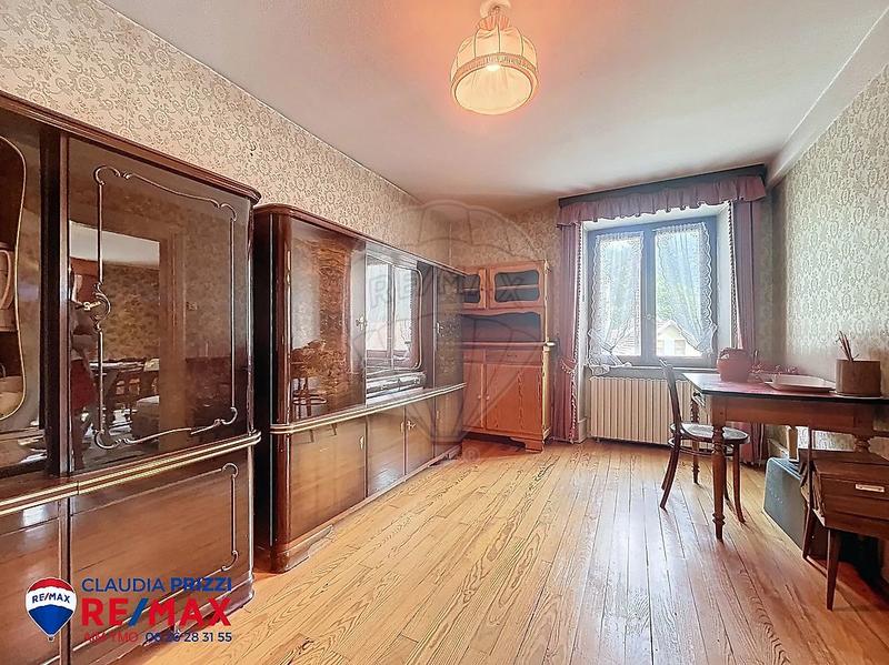 Maison - 255 m² - 9 pièces