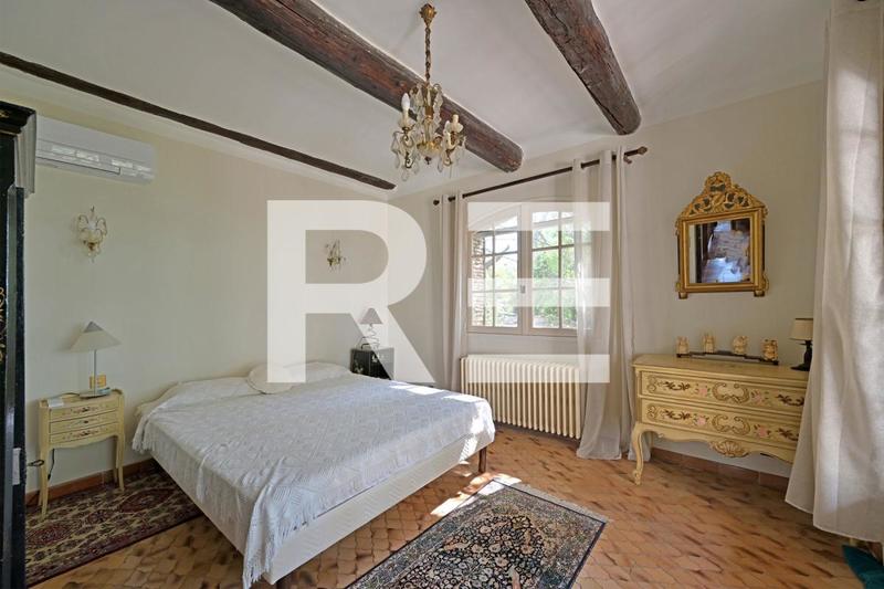 Maison - 238 m² - 7 pièces