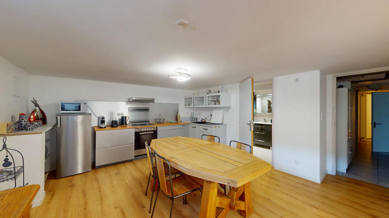 Maison - 300 m² - 11 pièces