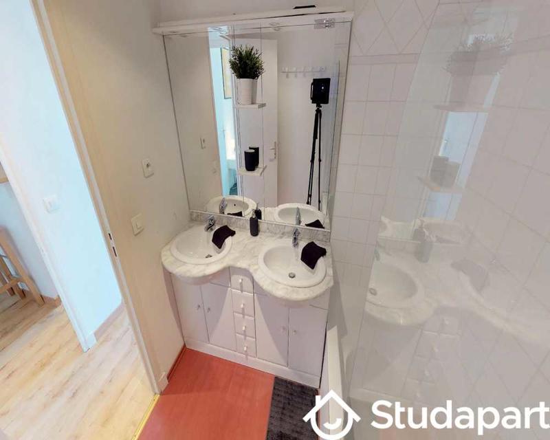 Chambre - 70 m² - 1 pièce