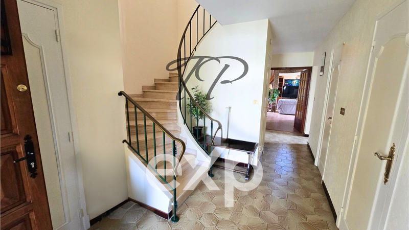 Maison traditionnelle - 179 m² - 7 pièces