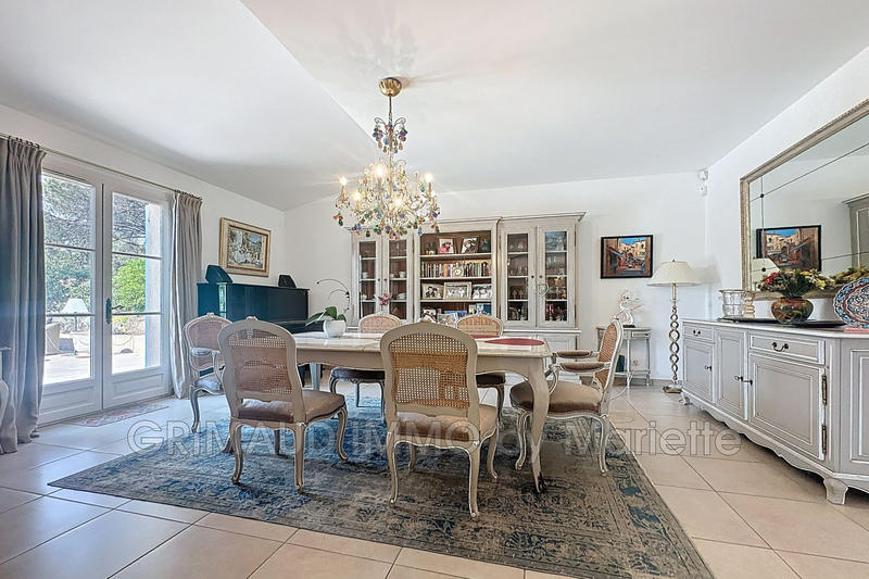 Maison - 221 m² - 6 pièces