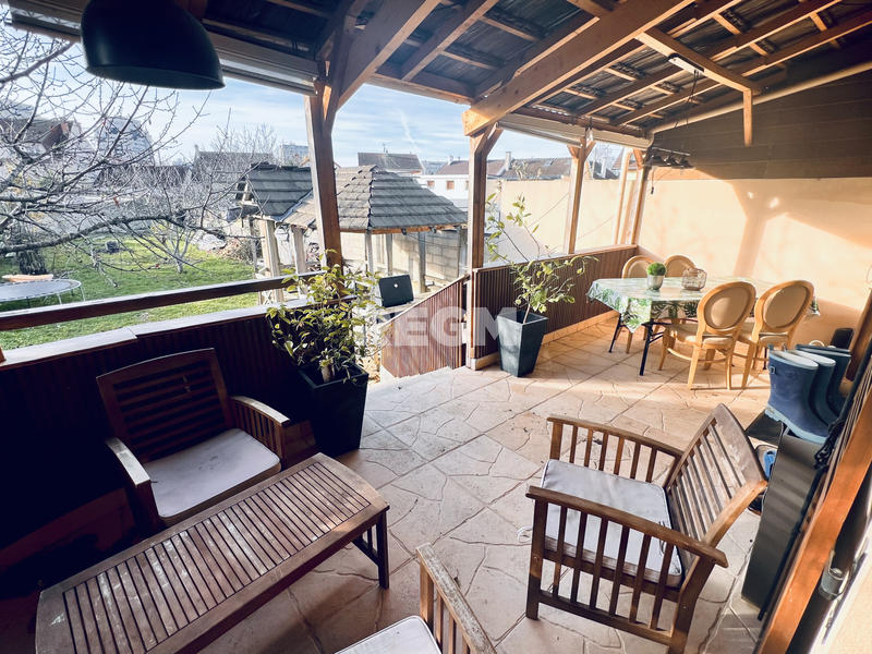 Maison - 223 m² - 7 pièces