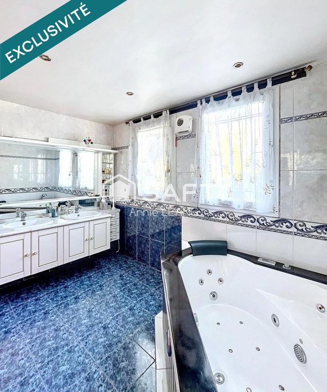 Maison - 244 m² - 9 pièces