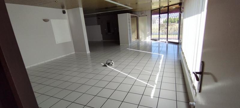 Local commercial - 5 pièces