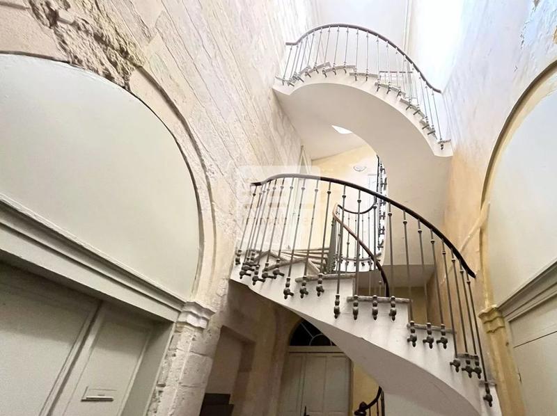 Appartement - 205 m² - 6 pièces