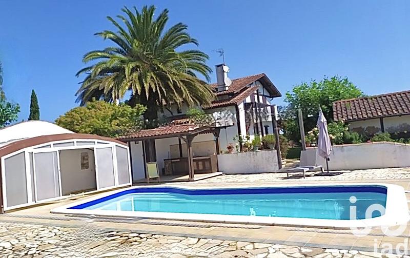 Maison - 290 m² - 9 pièces