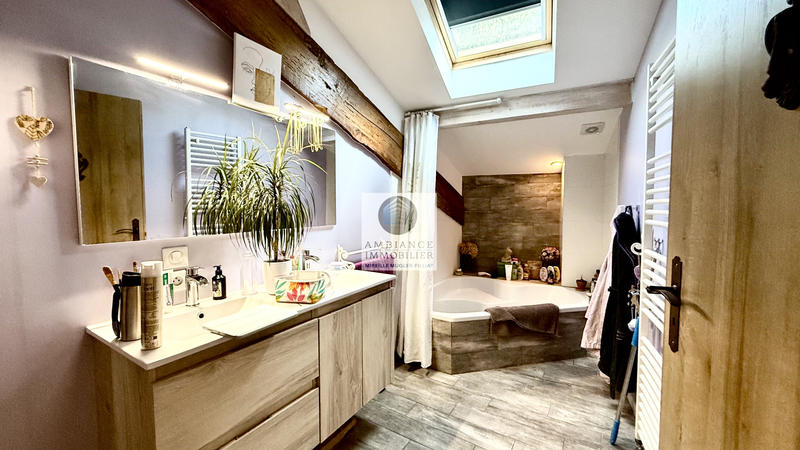 Maison - 280 m² - 9 pièces