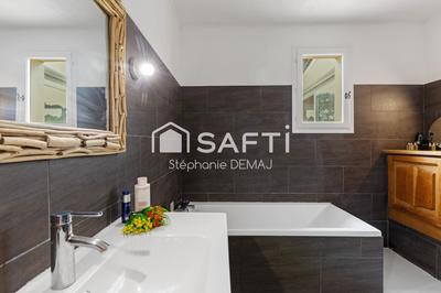 Maison - 137 m² - 5 pièces