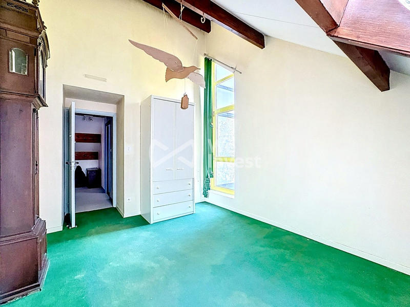 Maison - 230 m² - 16 pièces