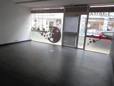 Local commercial - 73 m² - 4 pièces
