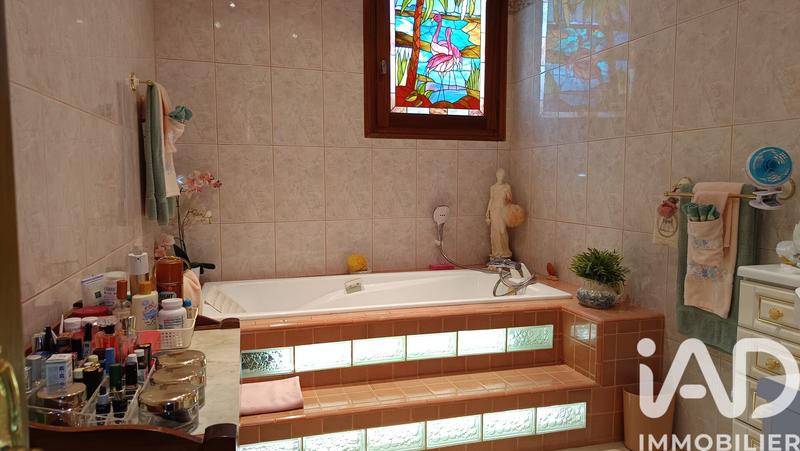 Maison - 255 m² - 6 pièces