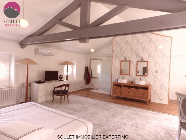 Propriété - 390 m² - 9 pièces