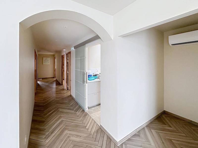 Santé - 121 m² - 6 pièces