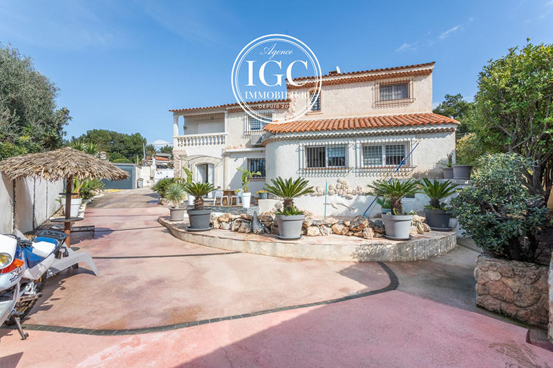 Maison - 230 m² - 6 pièces