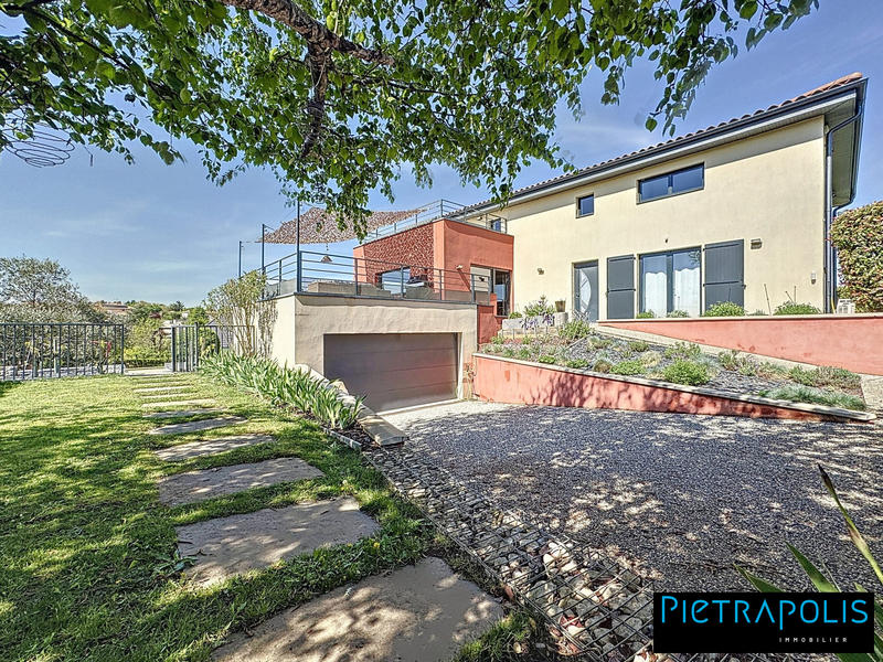 Maison contemporaine - 322 m² - 8 pièces