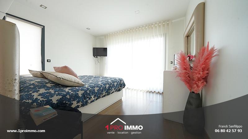 Maison - 230 m² - 6 pièces