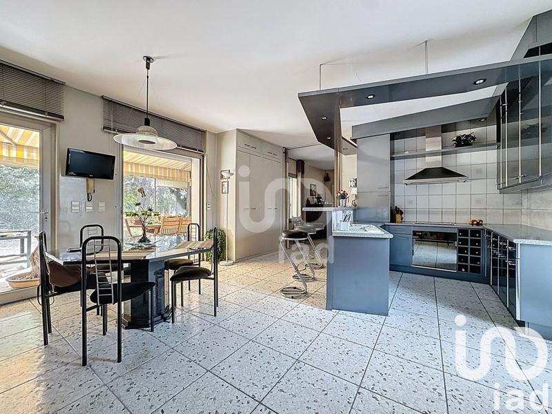 Maison - 300 m² - 9 pièces