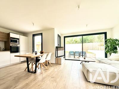 Maison - 96 m² - 5 pièces