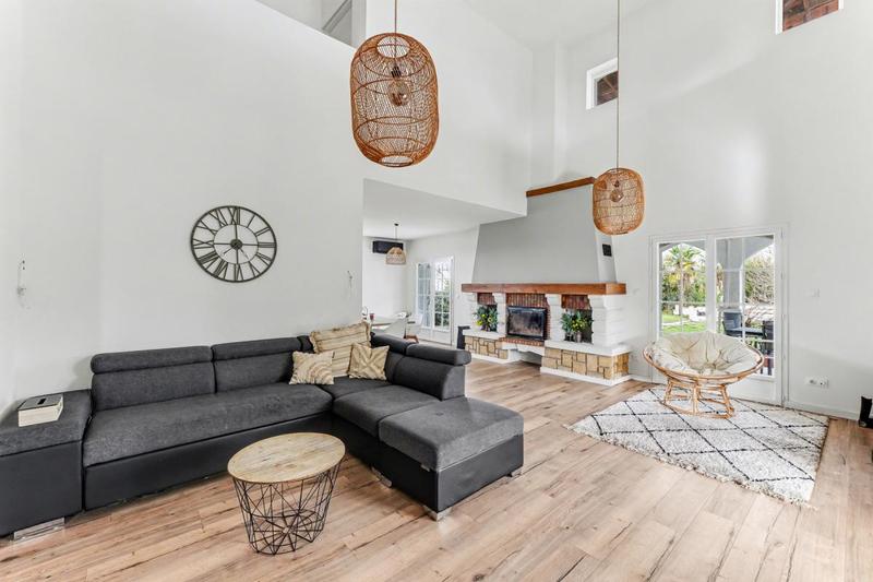 Maison - 235 m² - 7 pièces